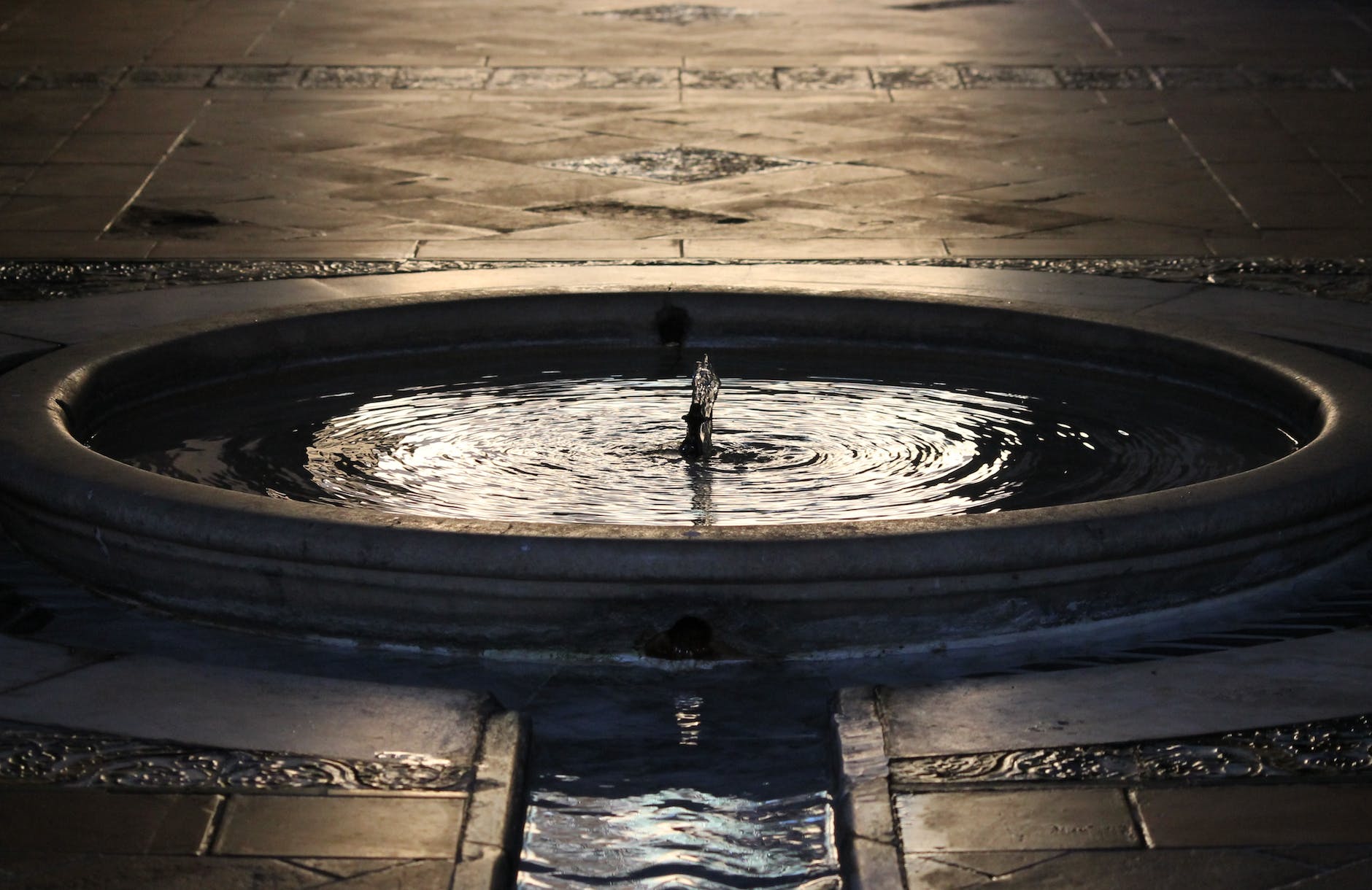 architecture clean dark fountain